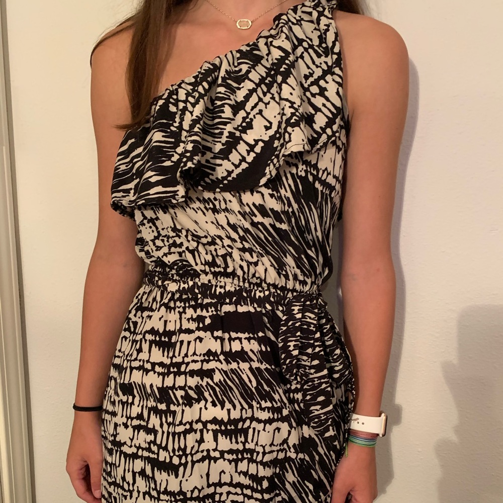 ONE SHOULDER DRESS!
